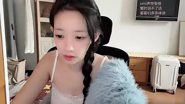 Snapshot of umi-dd chatting on 10-19-25, 04:15 umi-dd online show from 10-19-25, 04:15