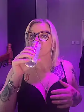 Curvy-Cleo online show from 04-17-26, 08:22