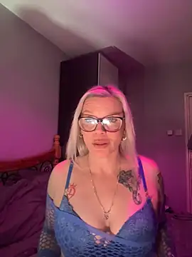 Curvy-Cleo online show from 04-11-26, 09:40