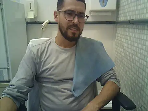 Snapshot of pdasgyn chatting on 07-08-26, 06:52 pdasgyn online show from 07-08-26, 06:52