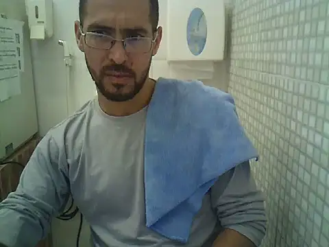 Snapshot of pdasgyn chatting on 09-19-25, 01:26 pdasgyn online show from 09-19-25, 01:26
