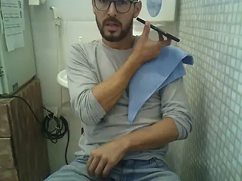 Snapshot of pdasgyn chatting on 09-30-25, 12:11 pdasgyn online show from 09-30-25, 12:11
