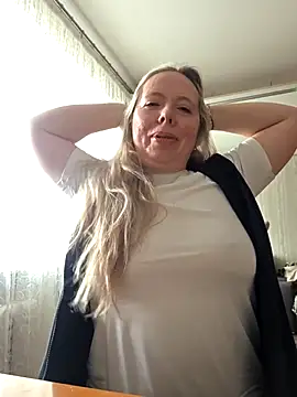 Snapshot of Irina3718 chatting on 02-17-26, 09:06 Irina3718 online show from 02-17-26, 09:06