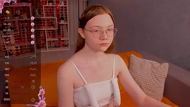 Snapshot of luv_tessa chatting on 02-13-26, 01:16 luv tessa online show from 02-13-26, 01:16