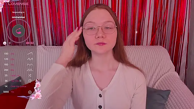 Snapshot of luv_tessa chatting on 02-15-26, 02:01 luv tessa online show from 02-15-26, 02:01