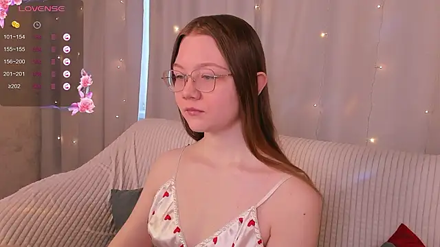 Snapshot of luv_tessa chatting on 02-25-26, 01:28 luv tessa online show from 02-25-26, 01:28