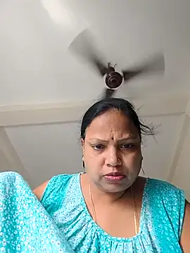 Snapshot of Arohi35 chatting on 09-17-25, 04:47 Arohi35 online show from 09-17-25, 04:47