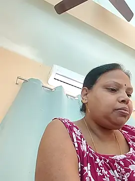 Snapshot of Arohi35 chatting on 05-05-26, 02:03 Arohi35 online show from 05-05-26, 02:03