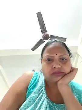 Snapshot of Arohi35 chatting on 09-09-25, 03:32 Arohi35 online show from 09-09-25, 03:32