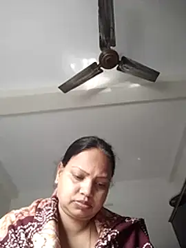 Snapshot of Arohi35 chatting on 02-19-26, 04:09 Arohi35 online show from 02-19-26, 04:09