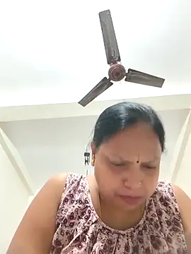 Snapshot of Arohi35 chatting on 09-18-25, 05:05 Arohi35 online show from 09-18-25, 05:05