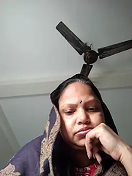 Snapshot of Arohi35 chatting on 02-24-26, 04:02 Arohi35 online show from 02-24-26, 04:02