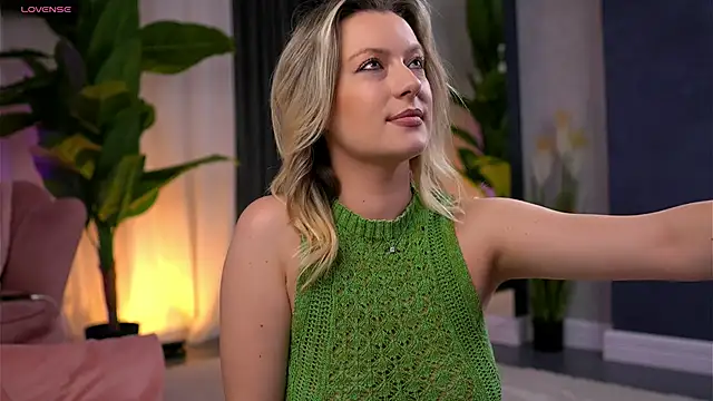 Snapshot of AnnastasiaMills chatting on 11-14-25, 09:07 AnnastasiaMills online show from 11-14-25, 09:07