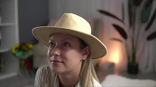 Snapshot of AnnastasiaMills chatting on 07-16-26, 09:23 AnnastasiaMills online show from 07-16-26, 09:23