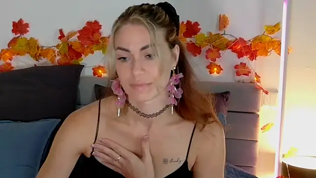 Snapshot of SweetDarling7 chatting on 10-26-25, 12:27 SweetDarling7 online show from 10-26-25, 12:27