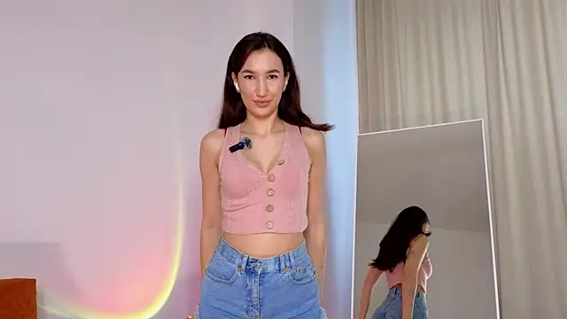 Snapshot of LaleErmess chatting on 03-17-25, 04:19 LaleErmess online show from 03-17-25, 04:19