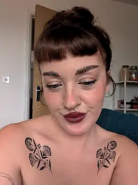 Snapshot of Petite_Juicy_Olive chatting on 05-08-26, 09:46 Petite Juicy Olive online show from 05-08-26, 09:46