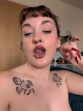 Snapshot of Petite_Juicy_Olive chatting on 05-15-26, 10:02 Petite Juicy Olive online show from 05-15-26, 10:02
