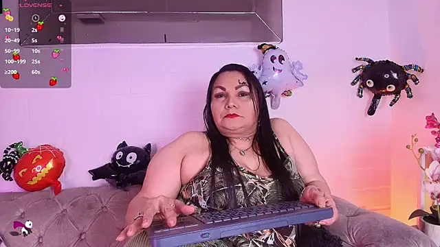 Snapshot of EllenaBoobs_ chatting on 10-15-25, 06:11 EllenaBoobs online show from 10-15-25, 06:11