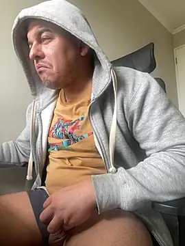 Snapshot of Gusta_bi chatting on 04-17-26, 05:49 Gusta bi online show from 04-17-26, 05:49