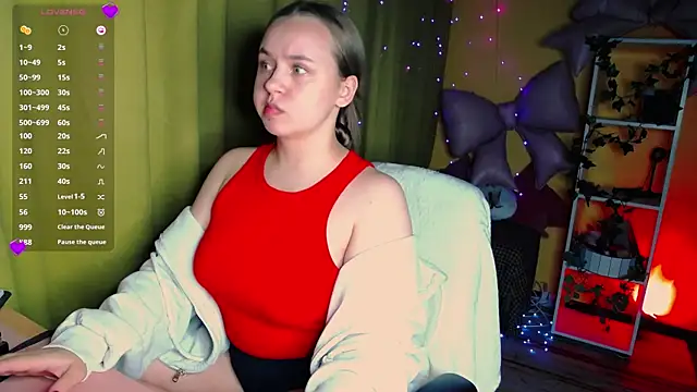 Snapshot of Lilysweet13 chatting on 05-28-26, 06:03 Lilysweet13 online show from 05-28-26, 06:03