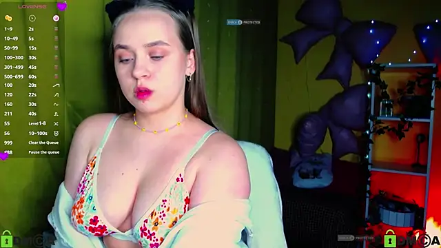 Snapshot of Lilysweet13 chatting on 04-19-26, 06:32 Lilysweet13 online show from 04-19-26, 06:32