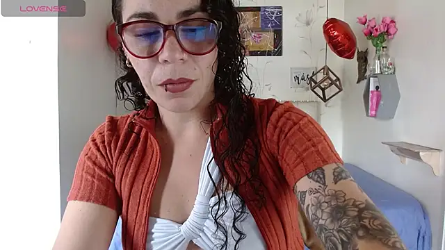 Snapshot of mia_velvet1 chatting on 04-18-26, 03:58 mia velvet1 online show from 04-18-26, 03:58