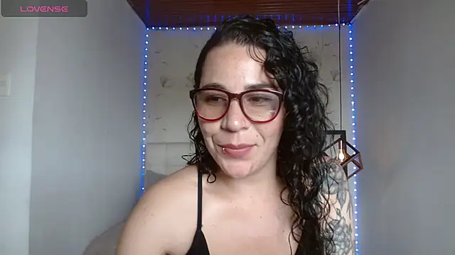 Snapshot of mia_velvet1 chatting on 05-31-26, 06:09 mia velvet1 online show from 05-31-26, 06:09