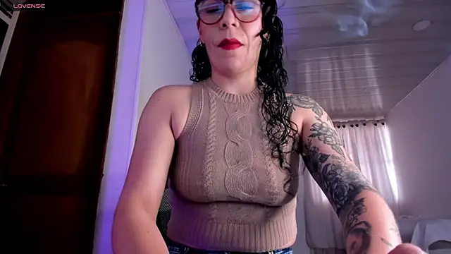 Snapshot of mia_velvet1 chatting on 06-02-26, 01:44 mia velvet1 online show from 06-02-26, 01:44