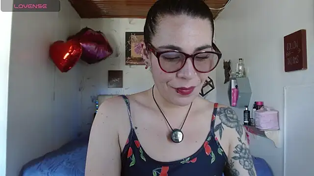 Snapshot of mia_velvet1 chatting on 04-26-26, 03:20 mia velvet1 online show from 04-26-26, 03:20