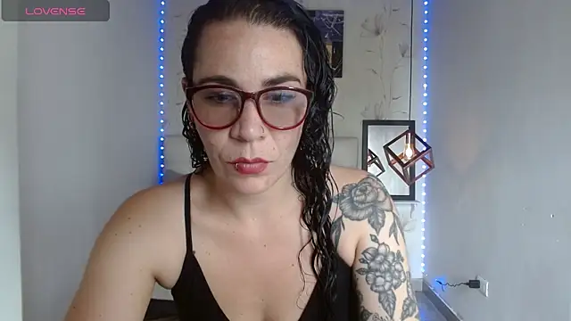 Snapshot of mia_velvet1 chatting on 05-31-26, 03:29 mia velvet1 online show from 05-31-26, 03:29