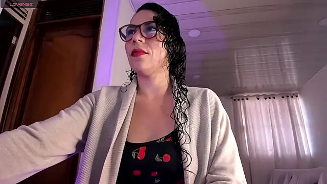 Snapshot of mia_velvet1 chatting on 05-07-26, 12:41 mia velvet1 online show from 05-07-26, 12:41