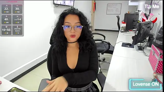 Snapshot of jenn_cg chatting on 10-18-25, 09:17 jenn cg online show from 10-18-25, 09:17