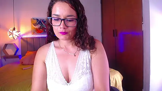 Snapshot of Rose_Thompson1 chatting on 03-19-25, 05:28 Rose Thompson1 online show from 03-19-25, 05:28
