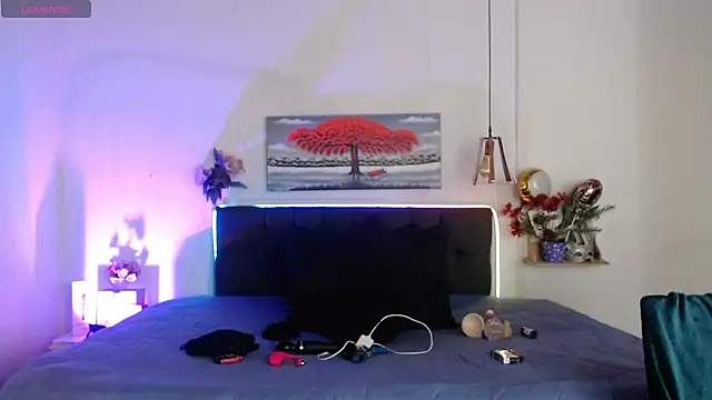 Snapshot of Rose_Thompson1 chatting on 10-15-25, 01:30 Rose Thompson1 online show from 10-15-25, 01:30