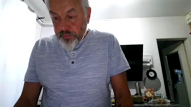 Snapshot of Berg_Boy chatting on 05-27-26, 03:47 Berg Boy online show from 05-27-26, 03:47
