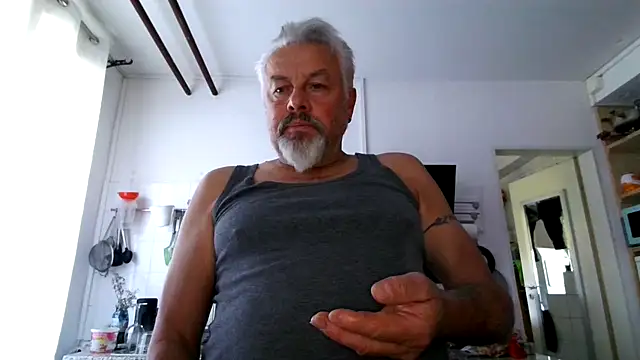 Snapshot of Berg_Boy chatting on 05-16-26, 08:35 Berg Boy online show from 05-16-26, 08:35