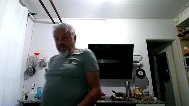 Snapshot of Berg_Boy chatting on 05-28-26, 03:36 Berg Boy online show from 05-28-26, 03:36