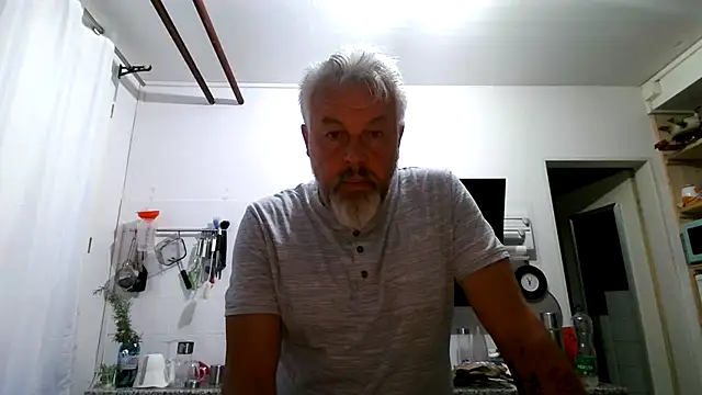 Snapshot of Berg_Boy chatting on 04-30-26, 03:57 Berg Boy online show from 04-30-26, 03:57