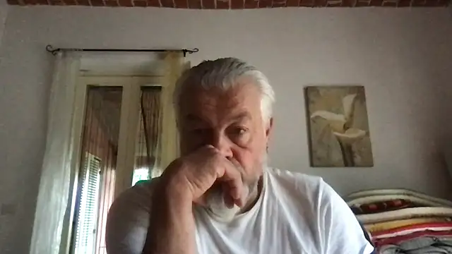Snapshot of Berg_Boy chatting on 05-03-26, 05:01 Berg Boy online show from 05-03-26, 05:01