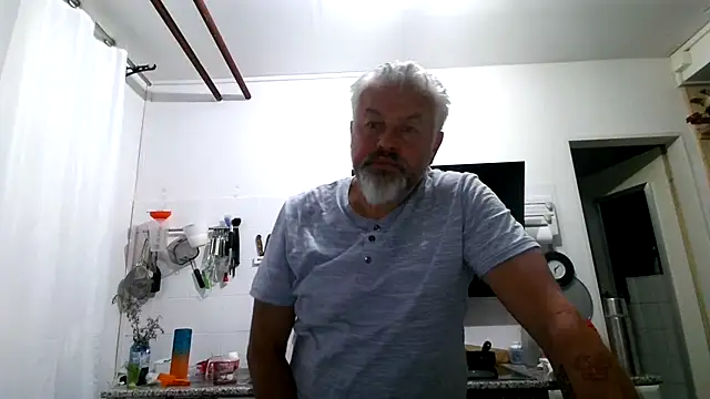 Snapshot of Berg_Boy chatting on 05-12-26, 04:09 Berg Boy online show from 05-12-26, 04:09