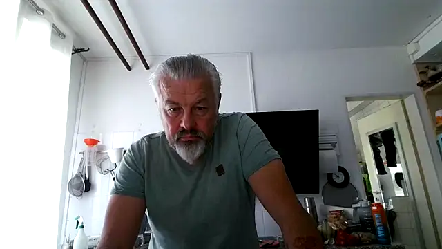 Berg Boy online show from 05-30-26, 06:53