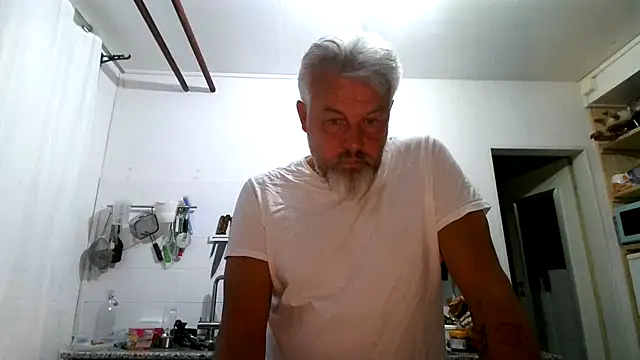Snapshot of Berg_Boy chatting on 04-19-26, 09:17 Berg Boy online show from 04-19-26, 09:17