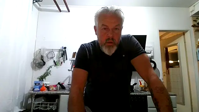 Snapshot of Berg_Boy chatting on 04-24-26, 03:52 Berg Boy online show from 04-24-26, 03:52