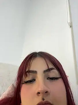 Snapshot of Ivelleee_ chatting on 05-27-26, 10:28 Ivelleee online show from 05-27-26, 10:28