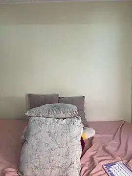 Snapshot of Ivelleee_ chatting on 12-18-25, 10:24 Ivelleee online show from 12-18-25, 10:24