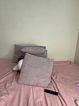 Snapshot of Ivelleee_ chatting on 12-15-25, 10:48 Ivelleee online show from 12-15-25, 10:48