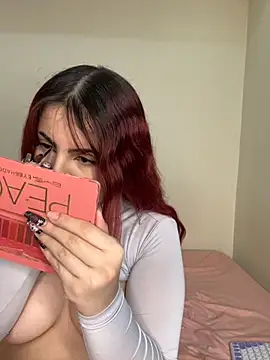 Snapshot of Ivelleee_ chatting on 11-16-25, 07:57 Ivelleee online show from 11-16-25, 07:57