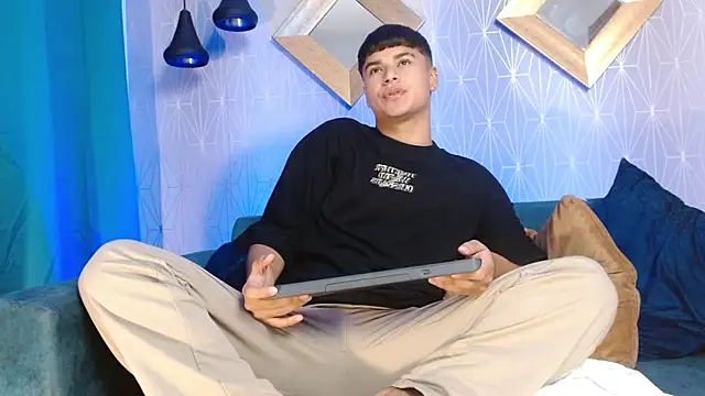 Snapshot of MathewAdams chatting on 03-18-25, 07:33 MathewAdams online show from 03-18-25, 07:33