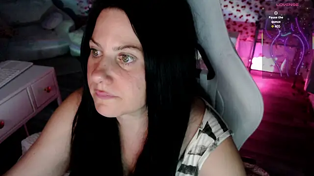 Snapshot of BellaStar84 chatting on 07-16-26, 08:33 BellaStar84 online show from 07-16-26, 08:33